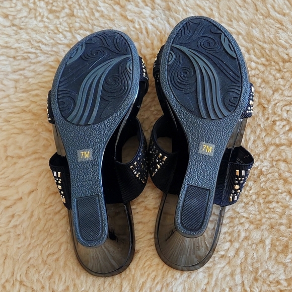 Gorgeous NWOT Coach And Four Dress Wedge Heel Sandals 🩶💛🖤 - Picture 8 of 16